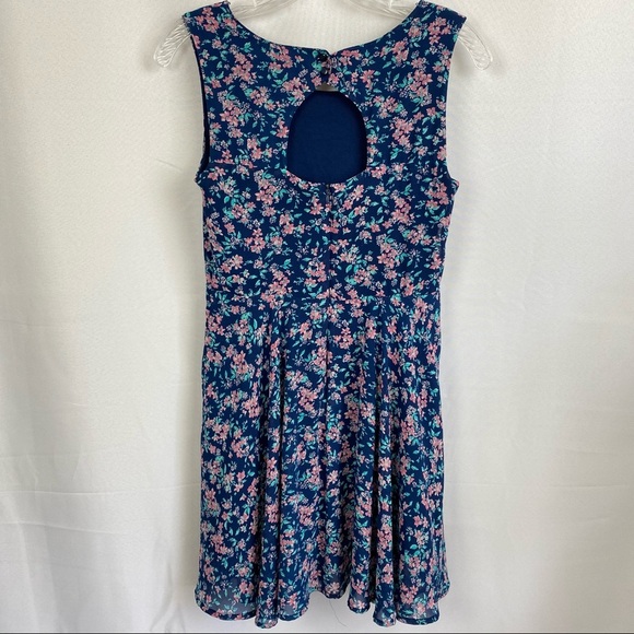 Floral Open Back Cottagecore Fit and Flare Dress Size S 🔥 - Picture 3 of 7